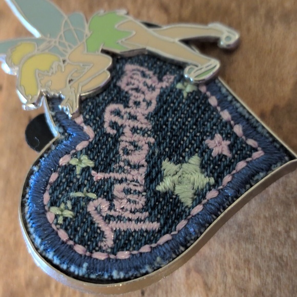 2004 Tinker Bell Denim Heart Pin - Picture 3 of 3